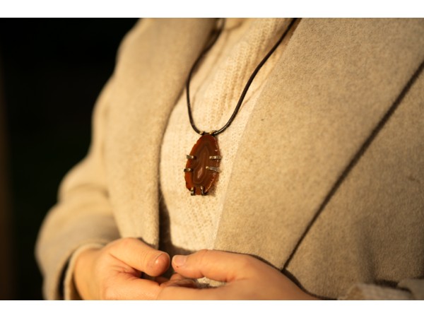 Reddish brown agate in new...